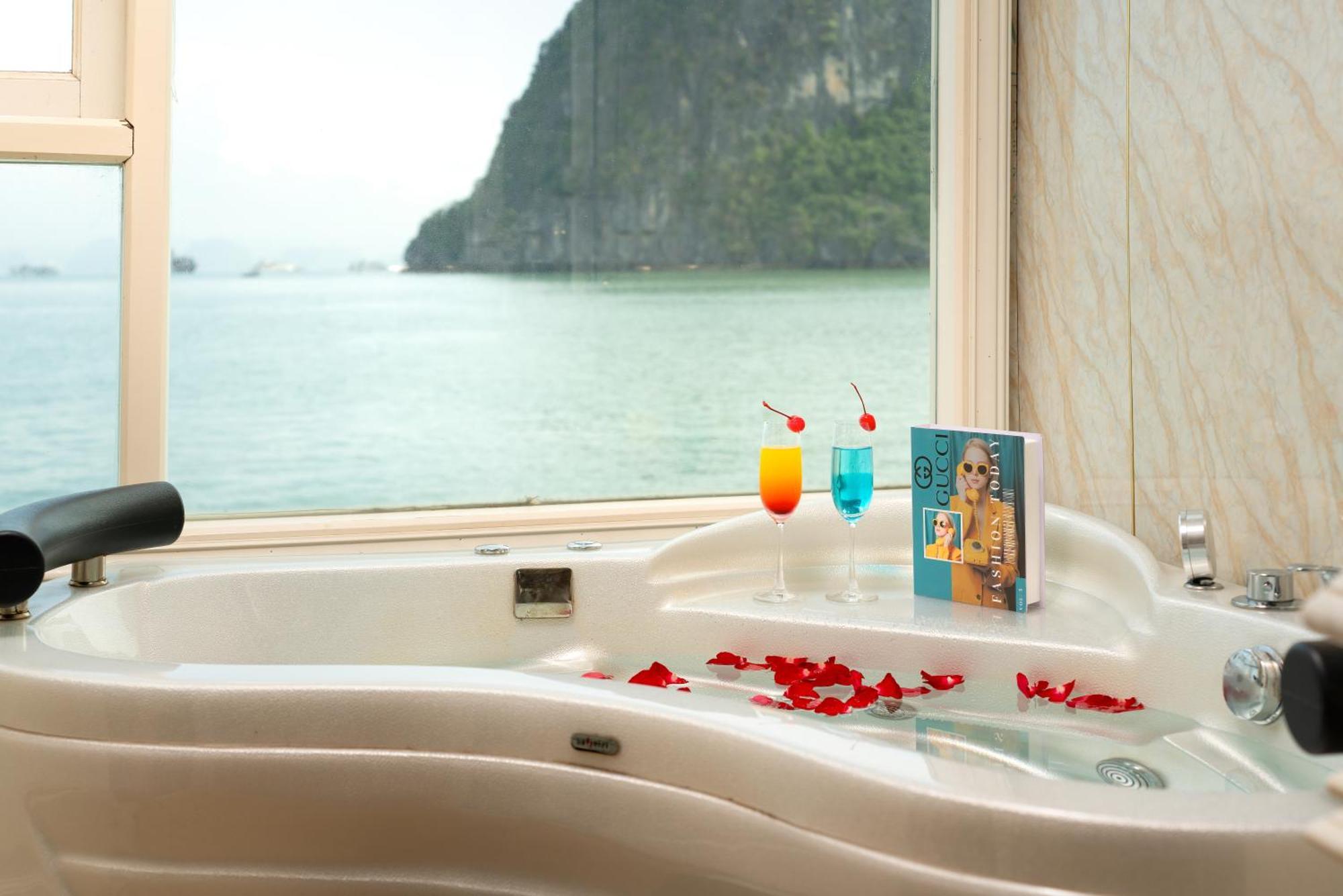 Hotel Halong Aquamarine Royal Cruise Hạ Long Exterior foto