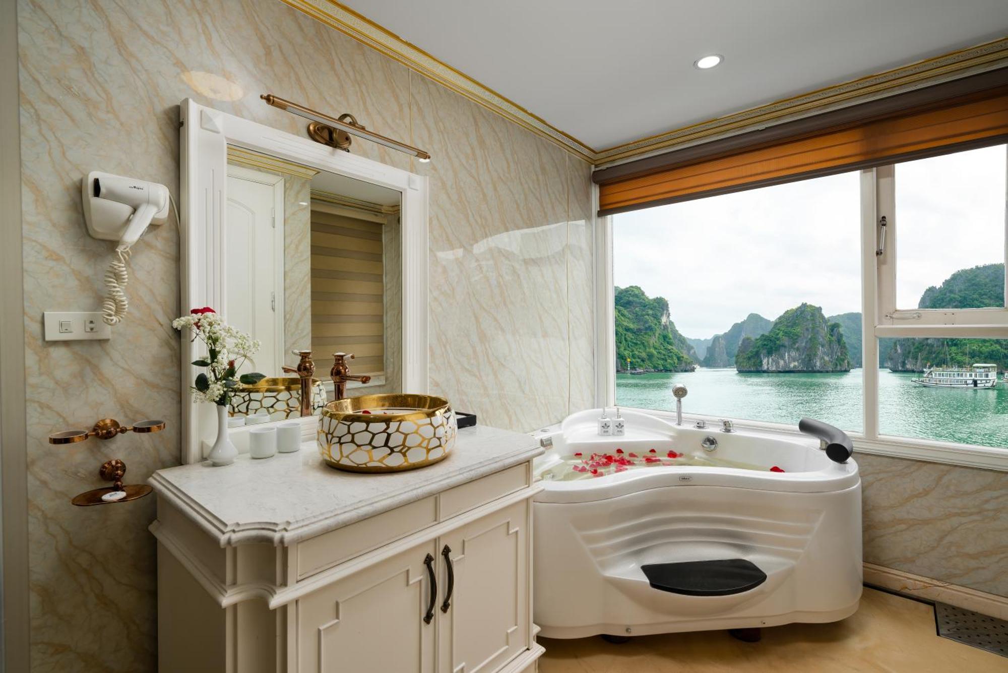 Hotel Halong Aquamarine Royal Cruise Hạ Long Exterior foto
